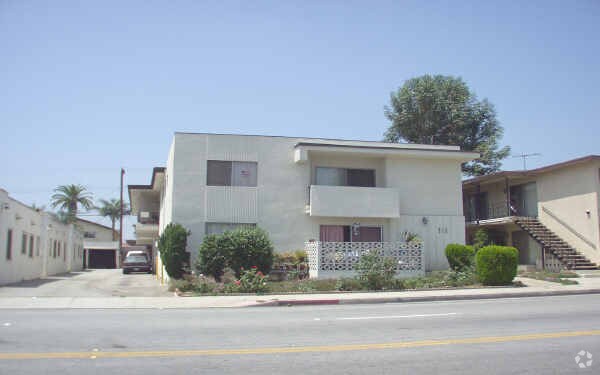 Building Photo - 915 N Garfield Ave
