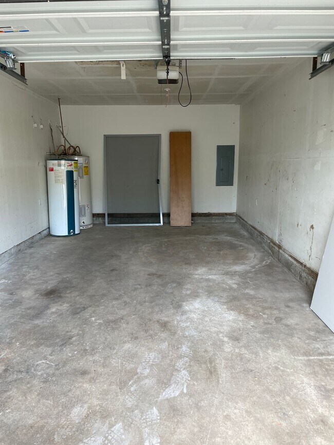 Building Photo - 3 Bedroom Duplex in Olympia