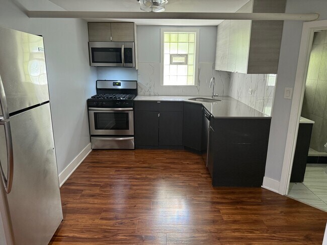 Foto del edificio - 6128 N Hamilton Ave