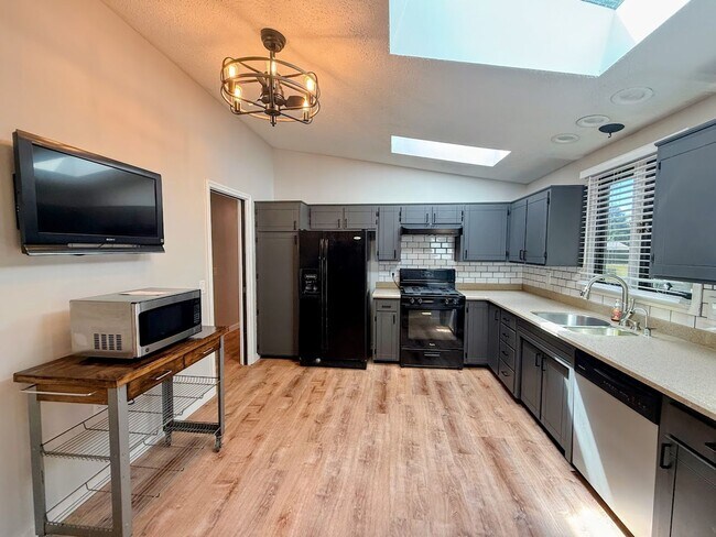 Foto del edificio - Four-bedroom two-bathroom home for rent in Jackson Township