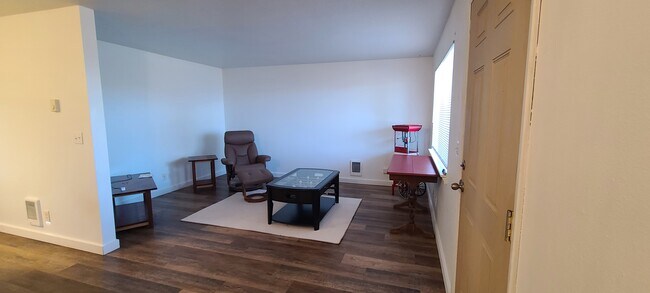 Sala de estar - 442 SW Coast Ave