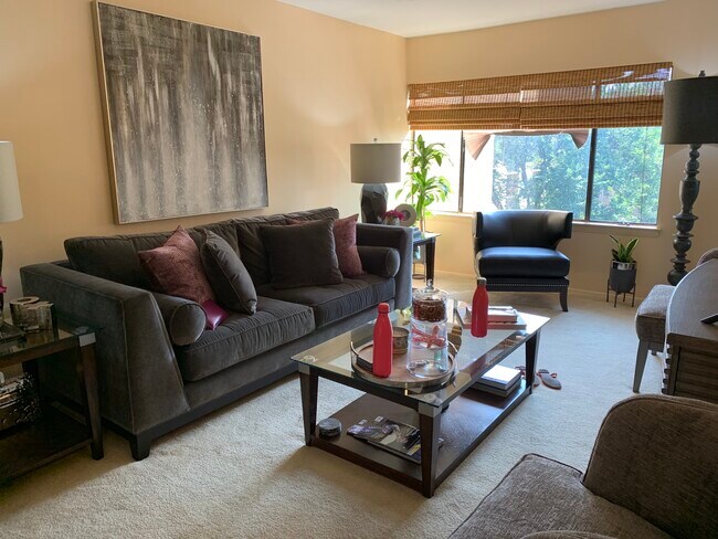 Foto del edificio - 11230 Cherry Hill Rd