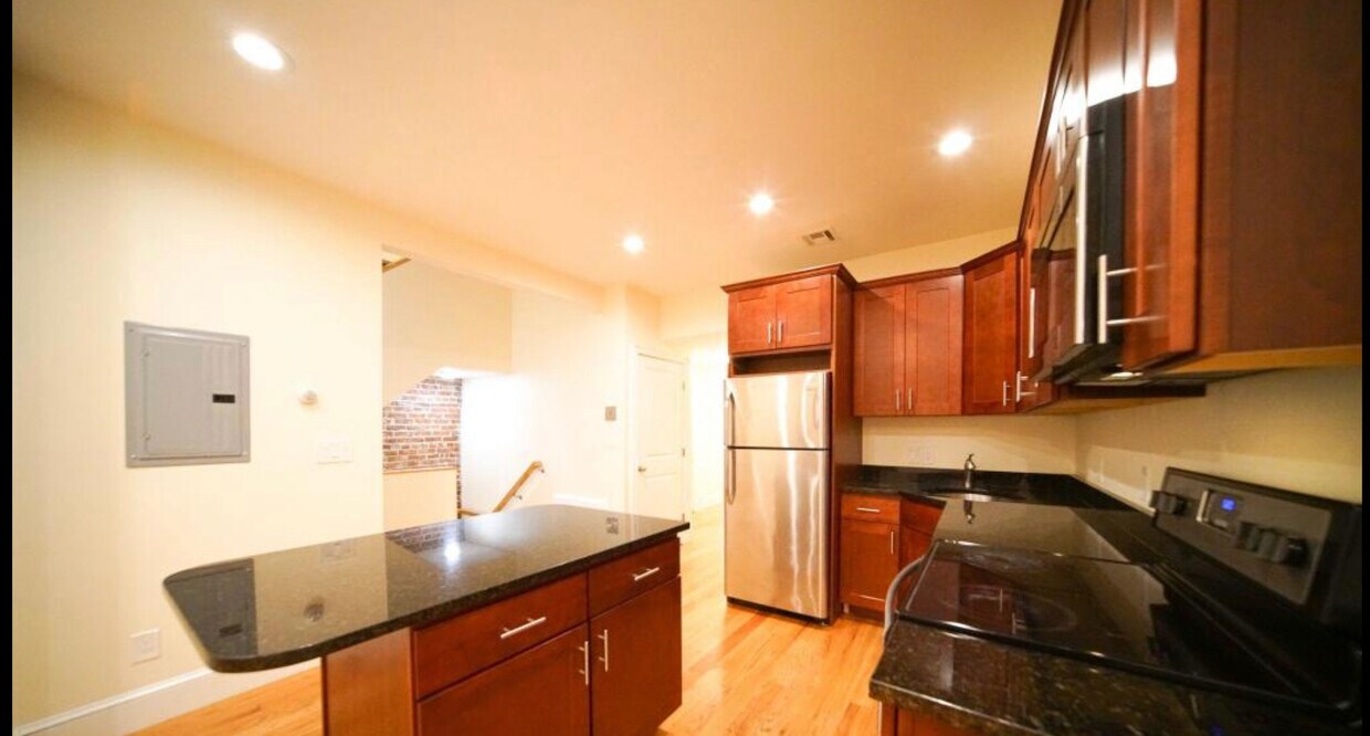 Primary Photo - 79 Brighton Ave