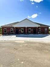 Building Photo - 1724 Rosemary Dr