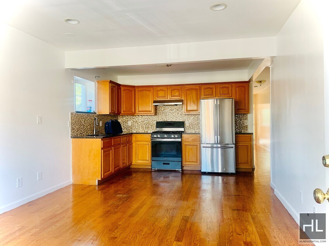531 TAYLOR AVENUE Room for Rent in The Bronx, NY