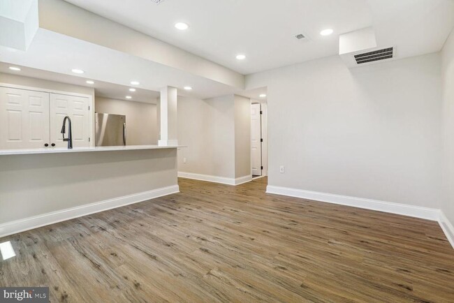 Building Photo - 5101 Ilchester Woods Way