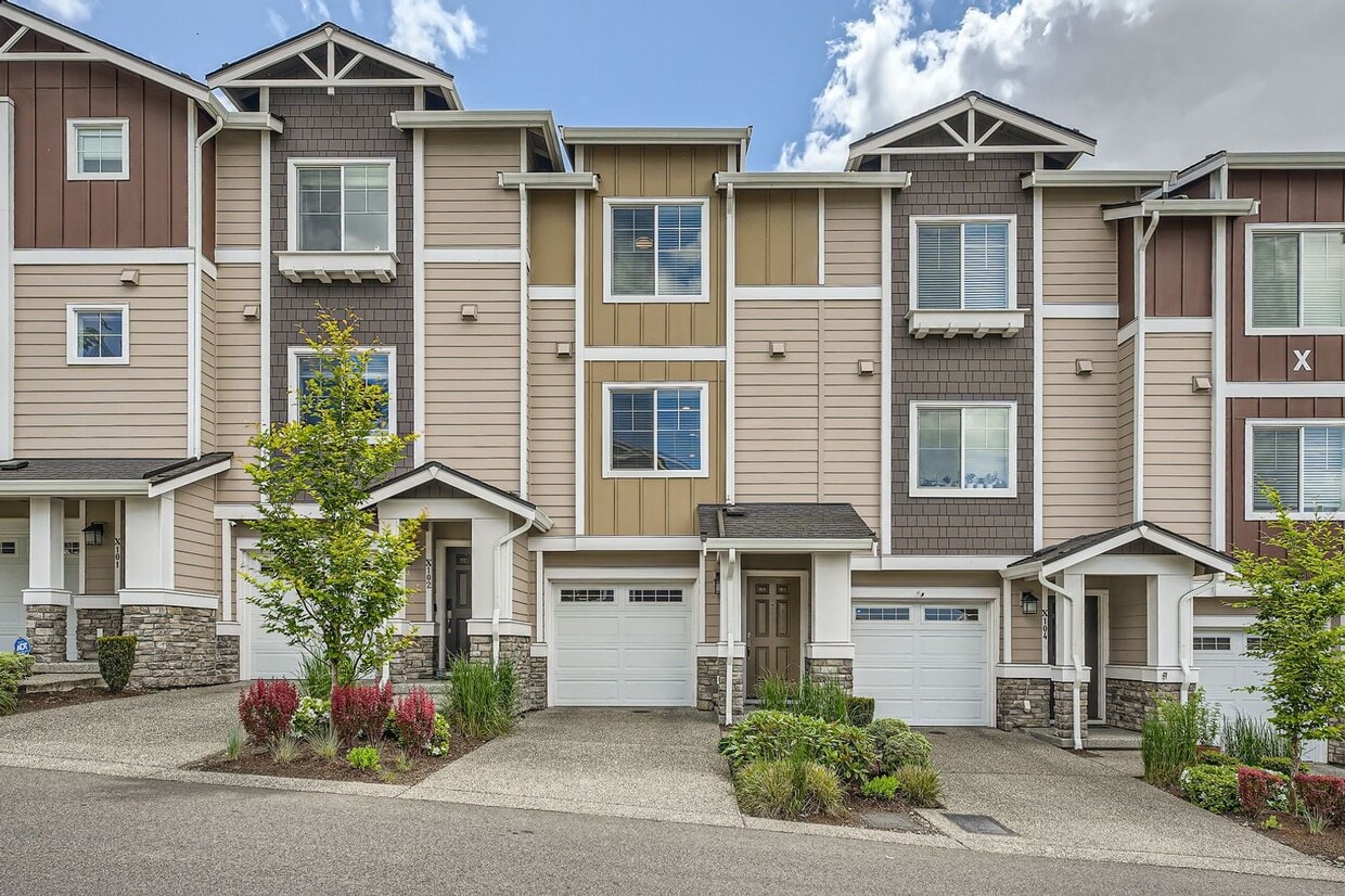 Primary Photo - Modern Furnished Townhome in Prime Kent Lo...