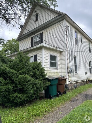 Building Photo - 319 N Sycamore St