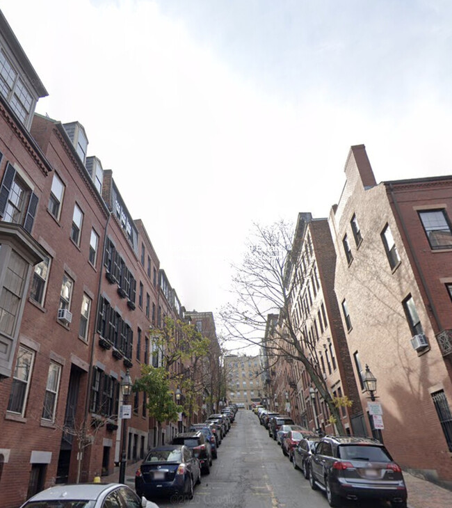 Building Photo - 32 irving St