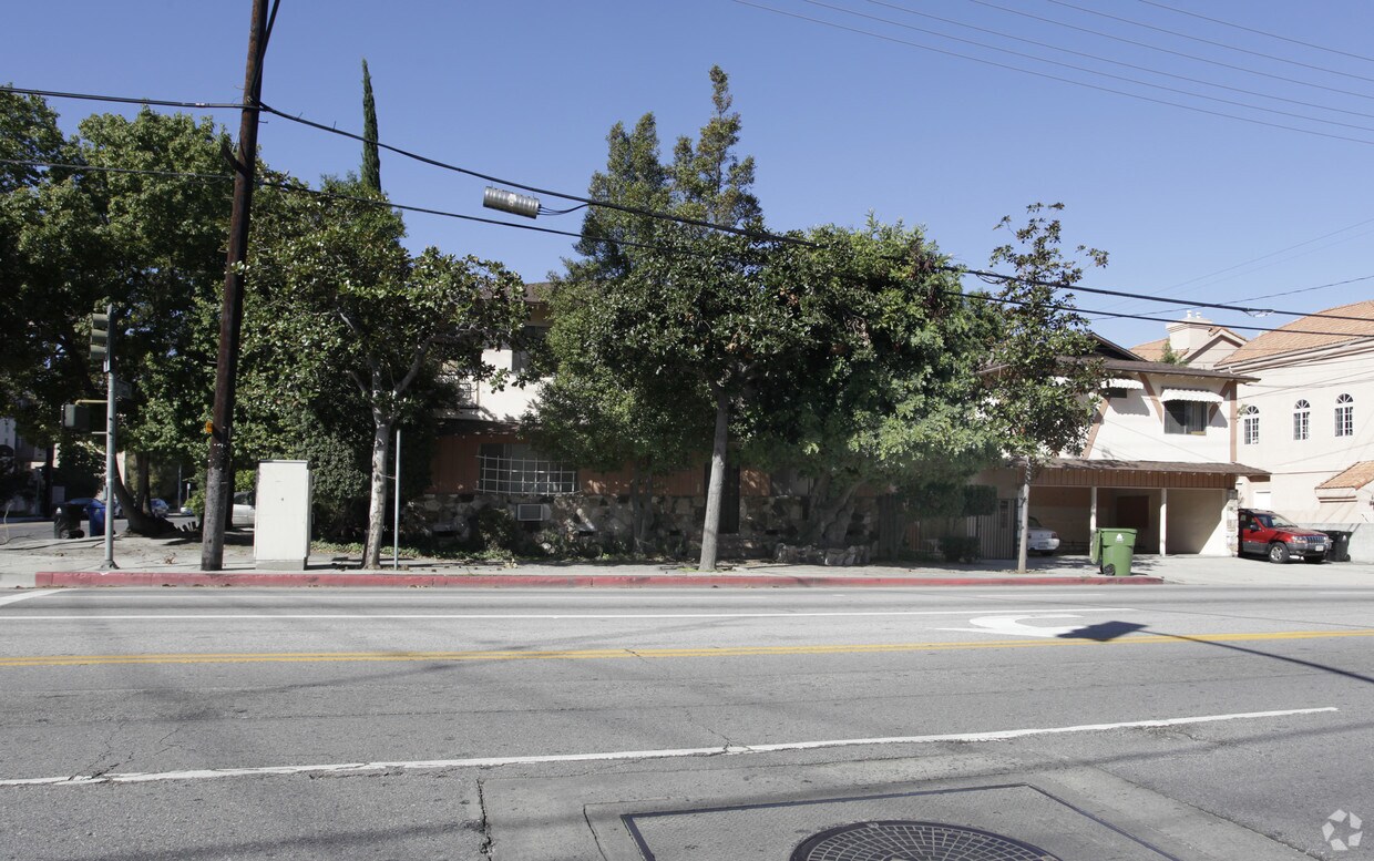 Foto del edificio - 10605 Moorpark St