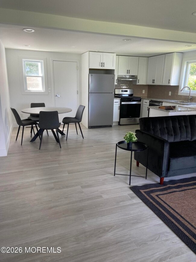 Foto del edificio - 666 Ocean Ave N