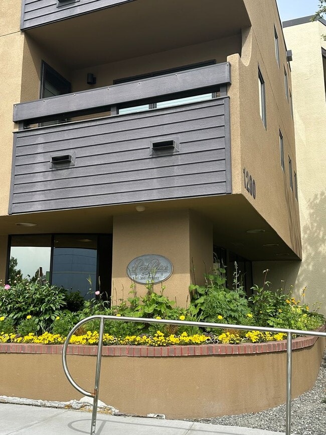 Foto del edificio - Desirable Park Place Condo -2 bedroom 1.5 ...