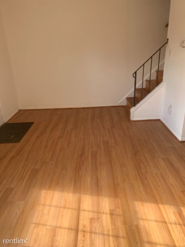 Building Photo - 17767 Larchmont Terrace