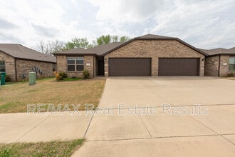 Building Photo - 1523 Purple Finch St