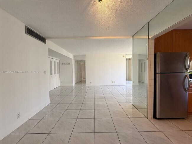 Building Photo - 17011 N Bay Rd