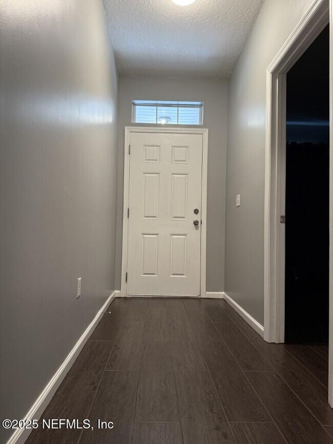 Building Photo - 516 Hopewell Dr