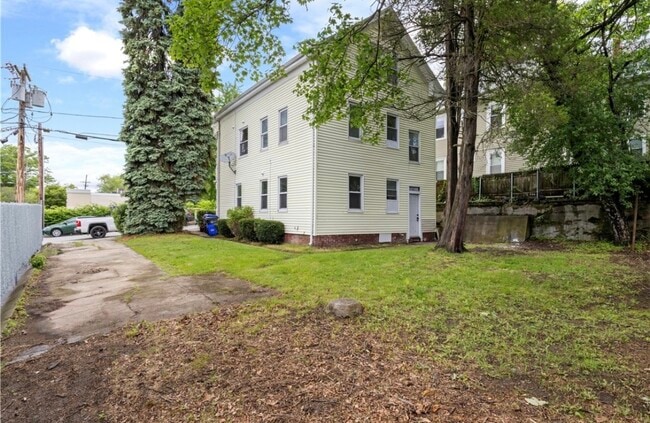 Building Photo - 9 Woodbine St