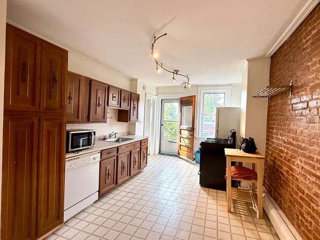 Building Photo - 20 Mead St