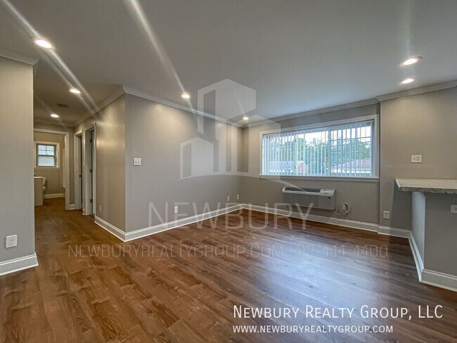 Building Photo - 305 San Juan Dr