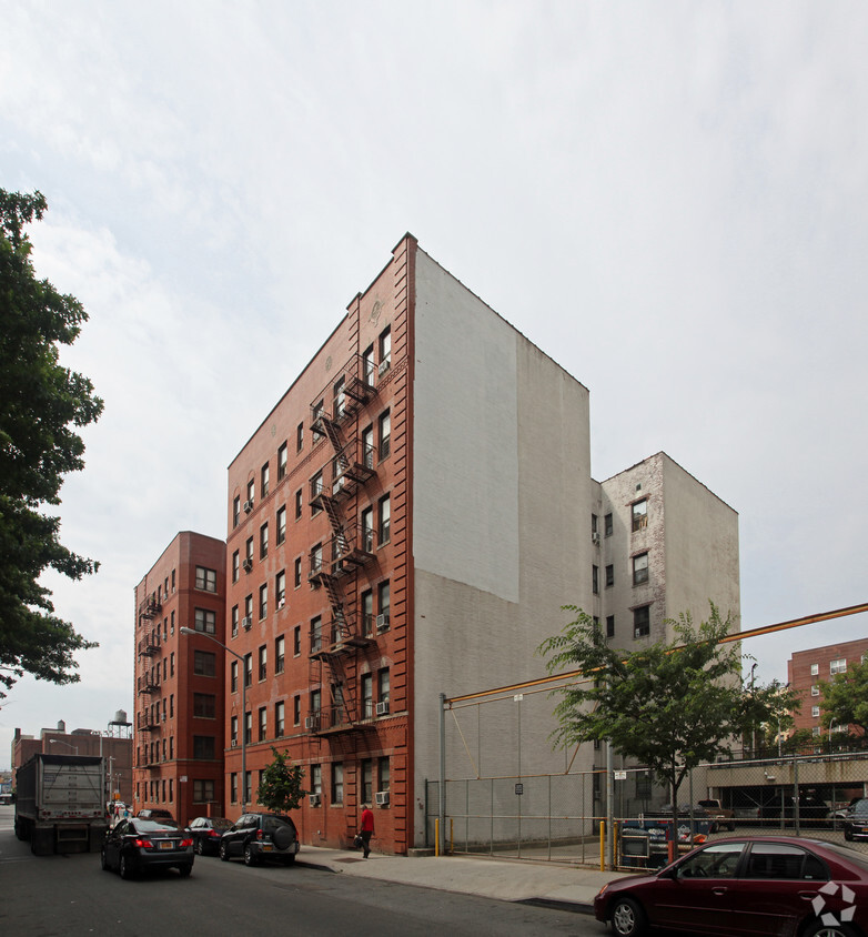 Foto principal - 88-24 Merrick Blvd