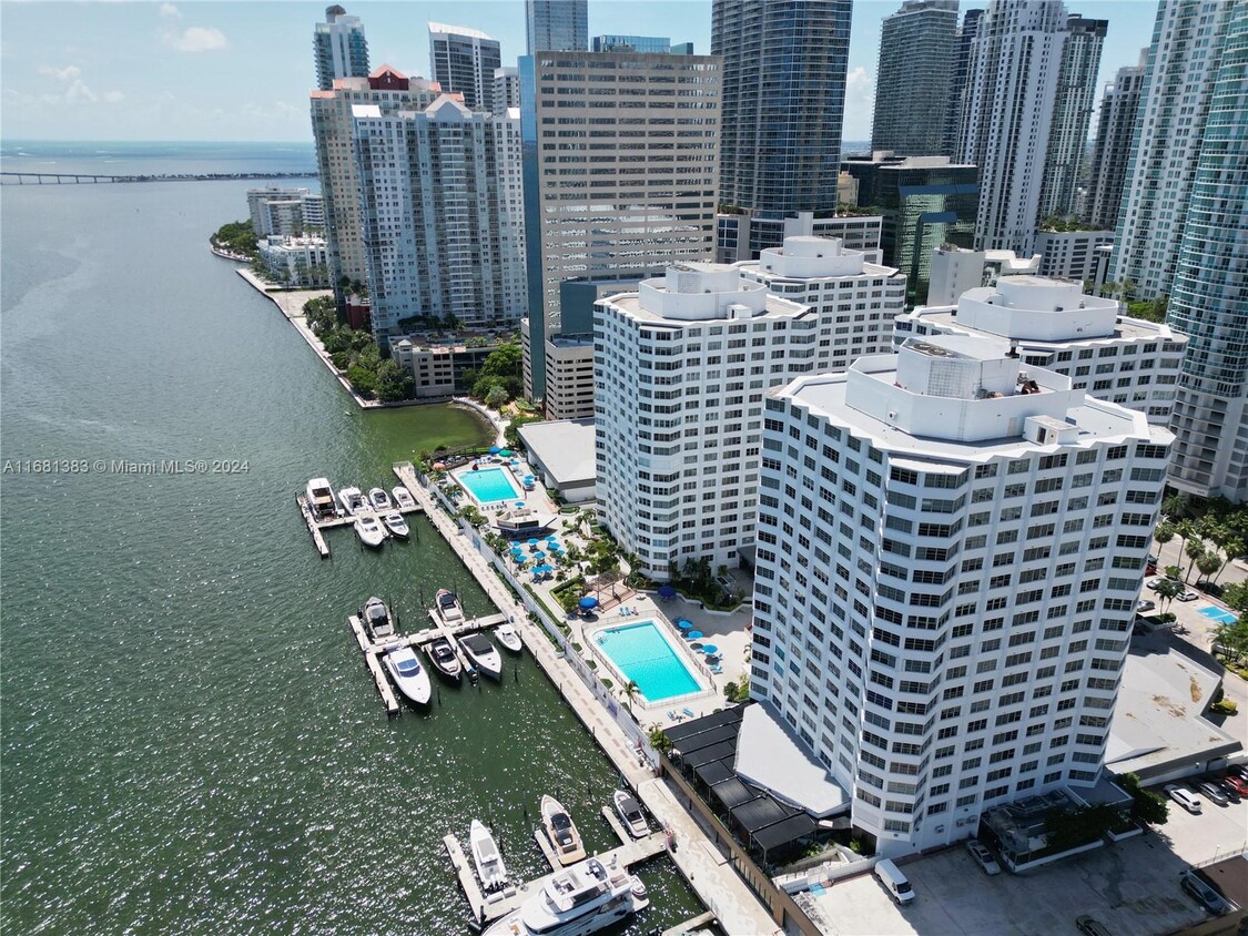 Foto principal - 825 Brickell Bay Dr