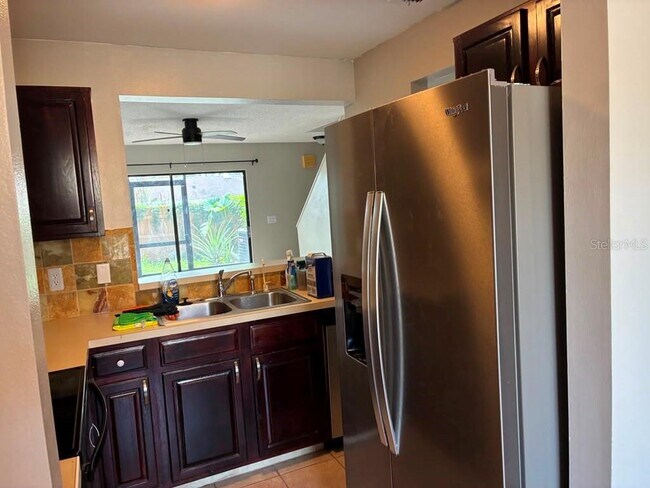 Foto del edificio - 1410 Highland Ridge Cir