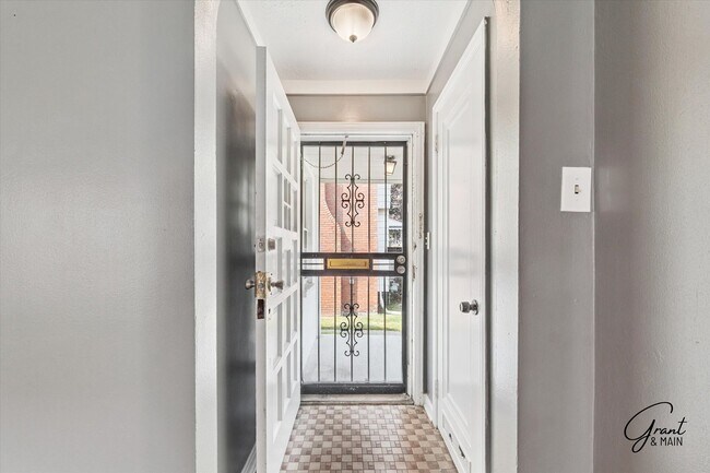 Foto del edificio - $1250 3 bedroom bungalow