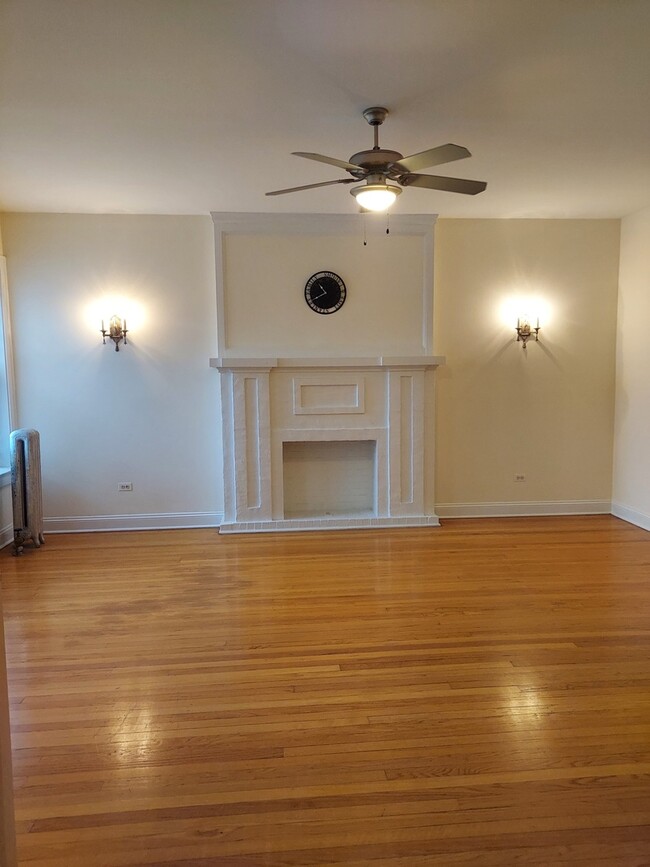 Building Photo - 6856 S Oglesby Ave
