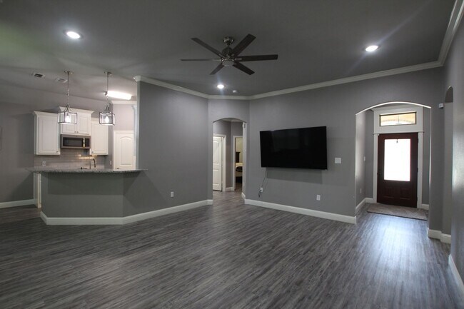 Foto del edificio - Coming Soon! Stunning 3 Bed 2 Bath Home on...