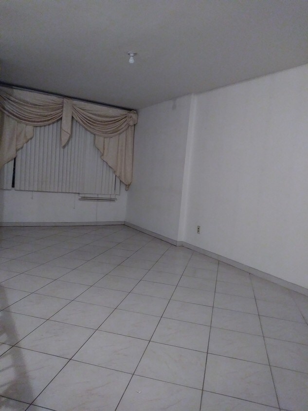 Building Photo - 1357 Dahill Rd