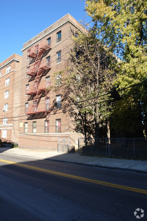 Building Photo - 163 Radford St
