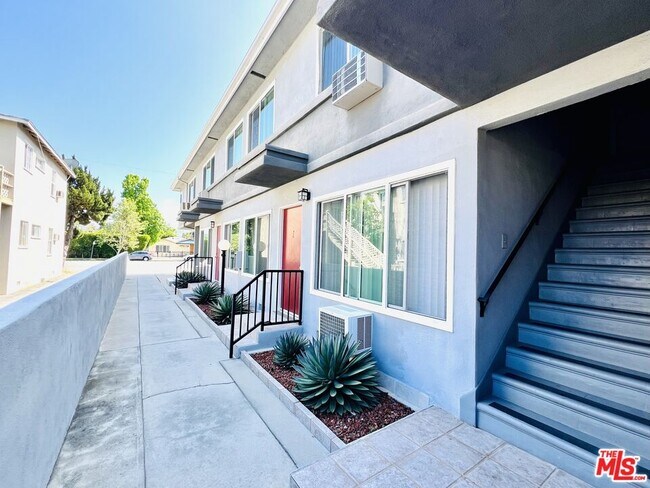 Foto del edificio - 11749 Riverside Dr