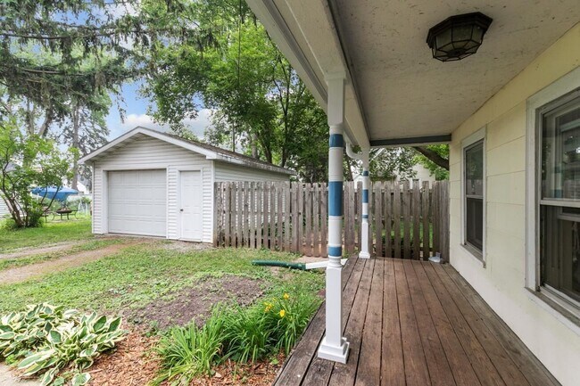 Foto del edificio - 835 Division St