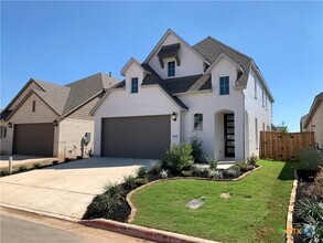 Building Photo - 1048 Easy Gruene