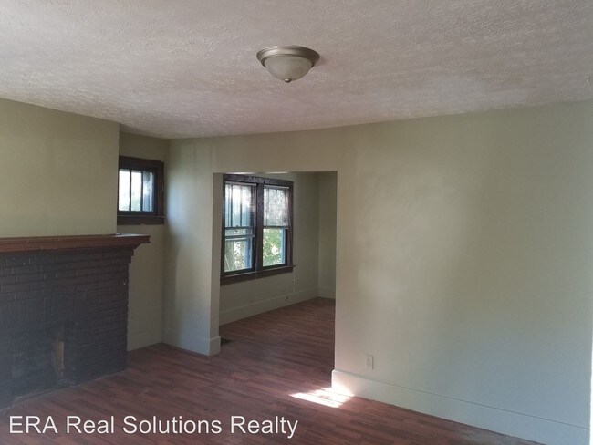 Foto del edificio - 2 br, 1 bath House - 615 South Oakley Avenue