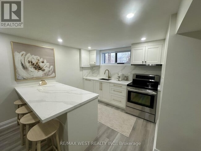 Building Photo - 544 Rustic Rd