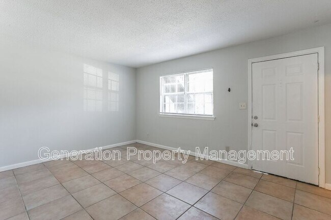 Building Photo - 2414 Lyndon Ave