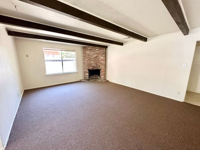 Building Photo - Super close to UC Davis and University Shopping mall-- 4 bedrooms and 2 bathrooms