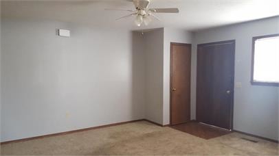 Building Photo - 303 N Duck St