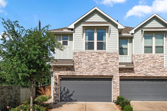 Building Photo - 5003 Lehman Oaks Dr