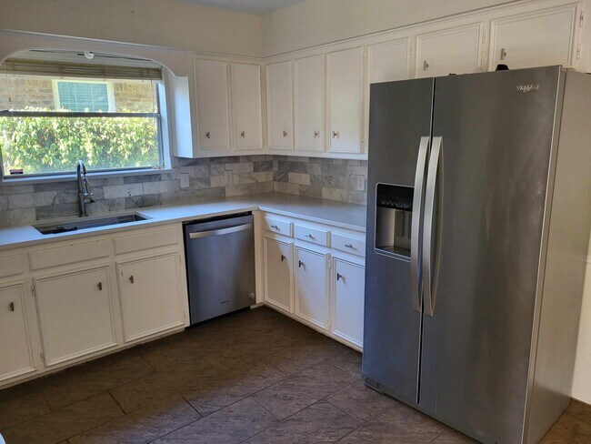 Building Photo - 4602 Sandy Oak Ct