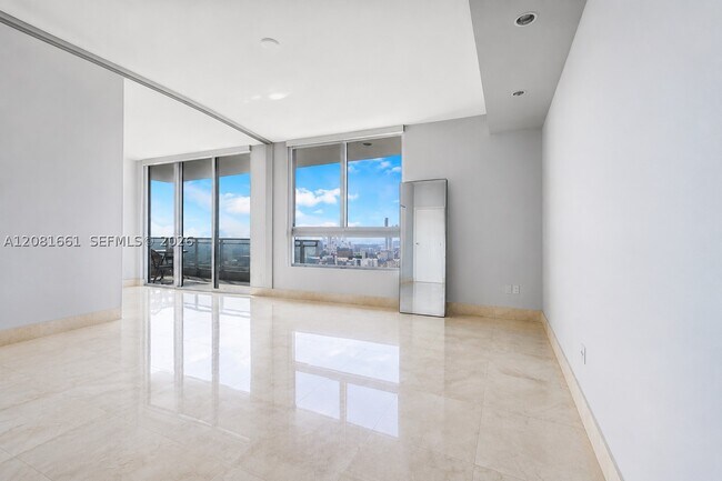 Foto del edificio - 90 SW 3rd St