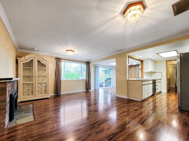 Photo - Charming Rambler with Abundant Natural Lig... House