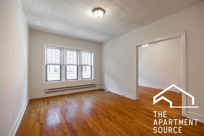 Building Photo - 624 W Cornelia Ave