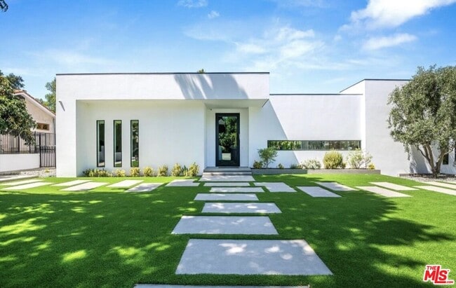 Building Photo - 20141 Wells Dr