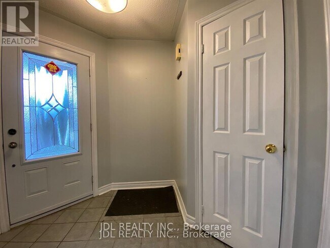 Photo du bâtiment - 618 Leatherleaf Dr