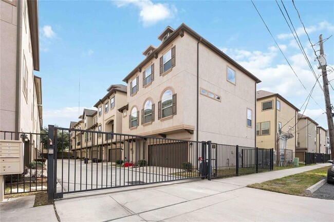 Foto del edificio - 456 N Live Oak St