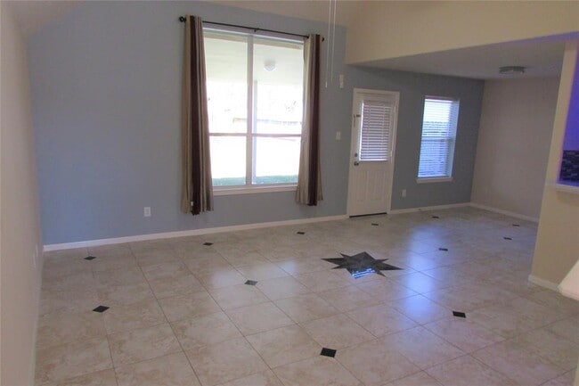Building Photo - 13015 Garlenda Ln