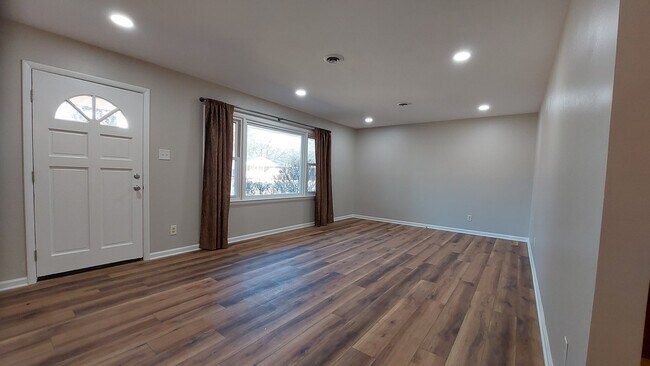 Sala de estar principal - 611 Ambrose Dr