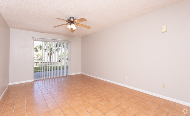 1BR, 1BA - 678SF Living Room - Conquistador